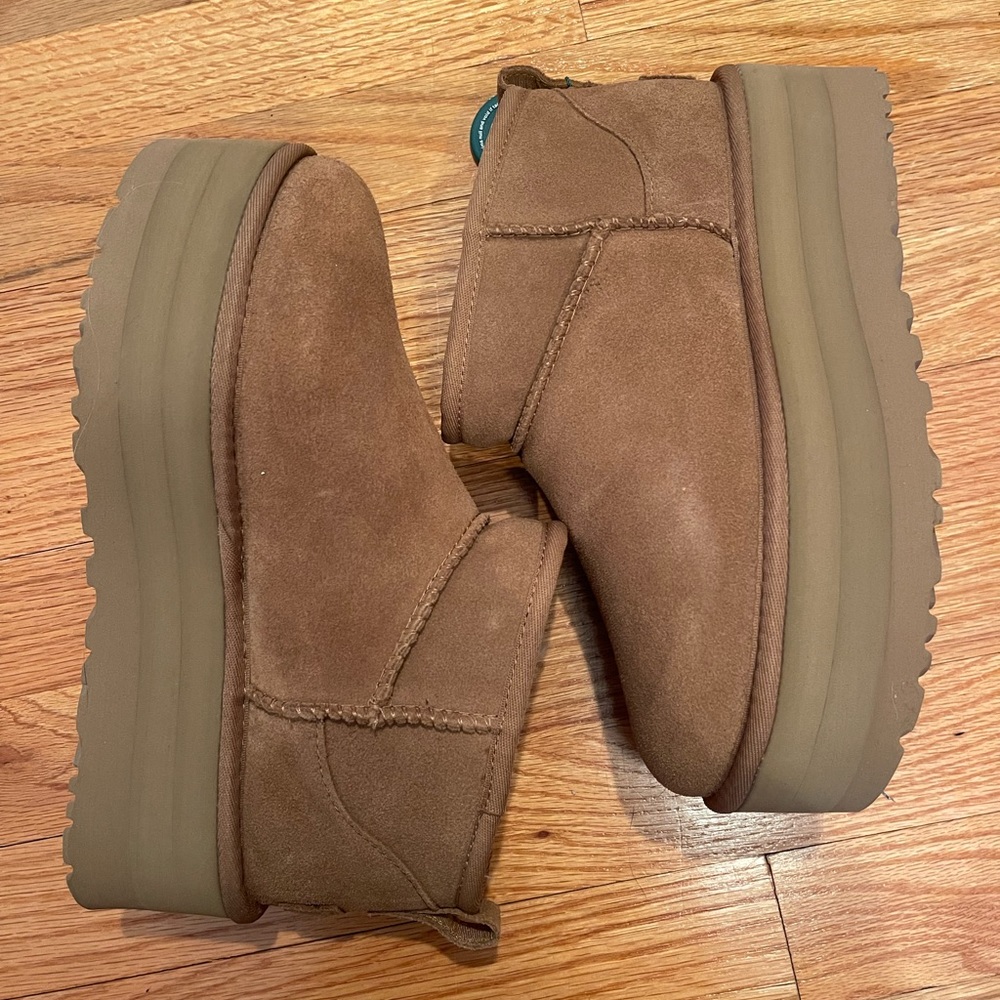 Platform mini uggs size 7